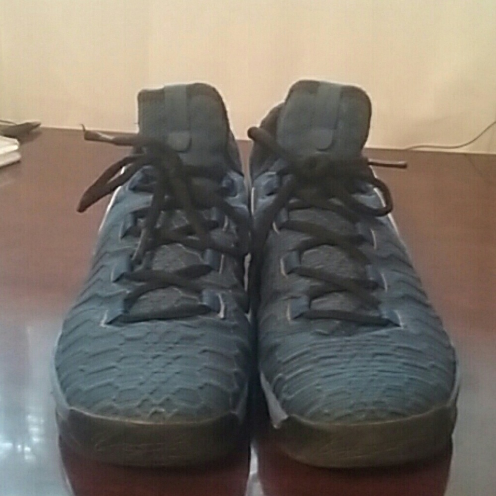 Shoes - Picture 3 of 4